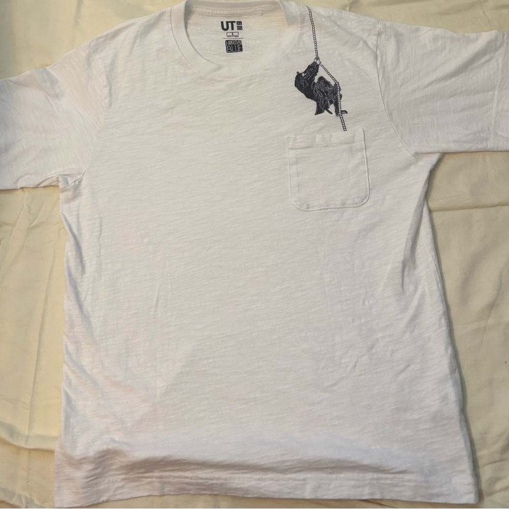 Uniqlo White Graphic Short Sleeve Tee